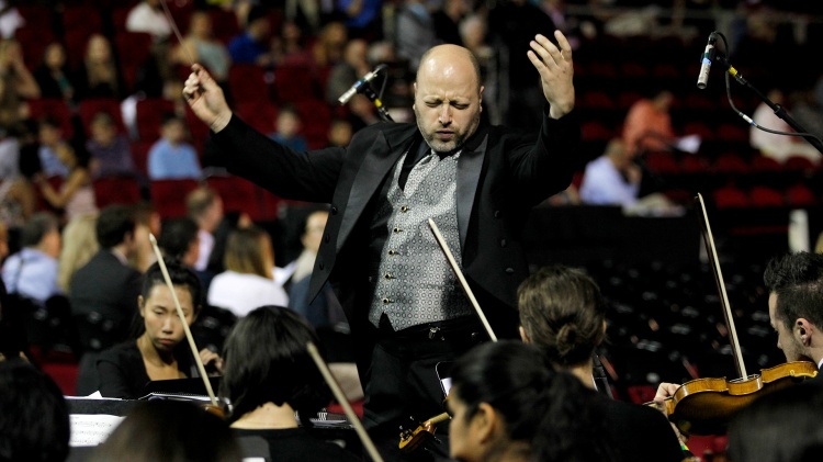 Thomas Loewenheim conducts the Fresno State Symphony Orchestra